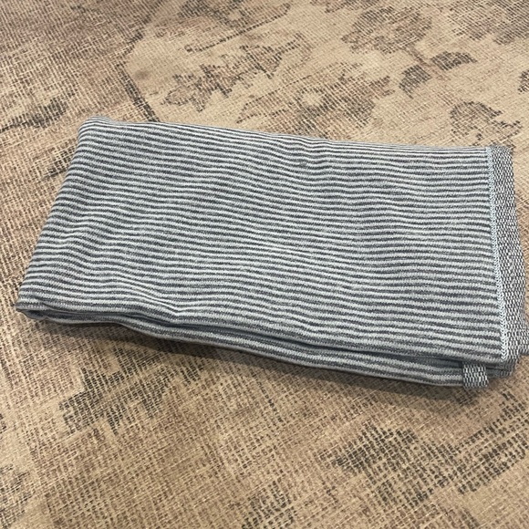 Lululemon Vinyasa Scarf *Rulu blue gray stripes - Picture 5 of 8